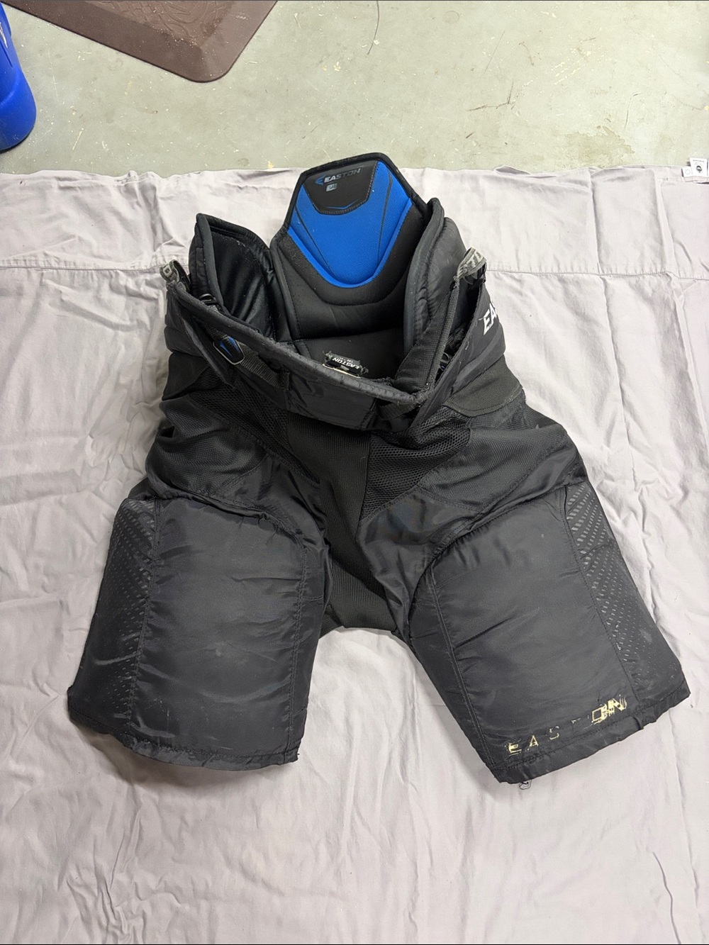 Easton Men’s Black Hockey Pants size senior small